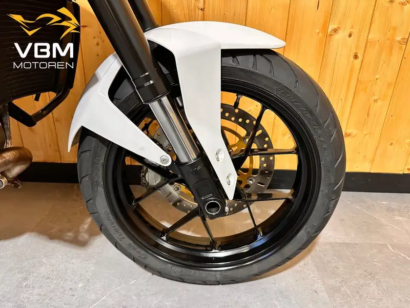 KTM 690 Duke - foto 7