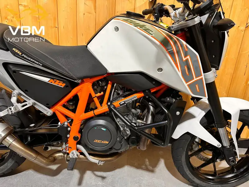 KTM 690 Duke - foto 8