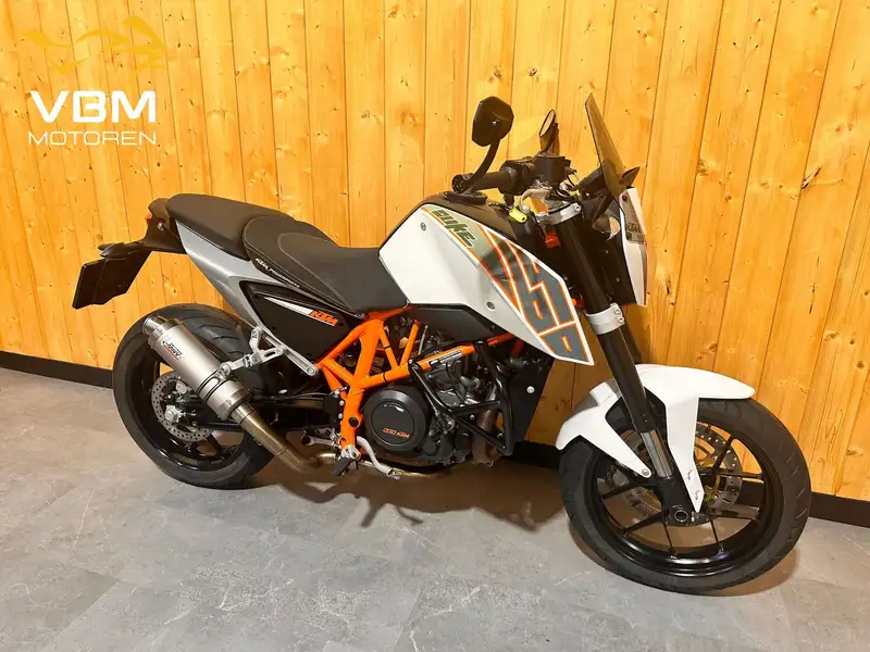 KTM 690 Duke - foto 2
