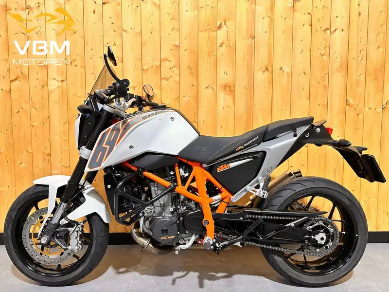 KTM 690 Duke - foto 4
