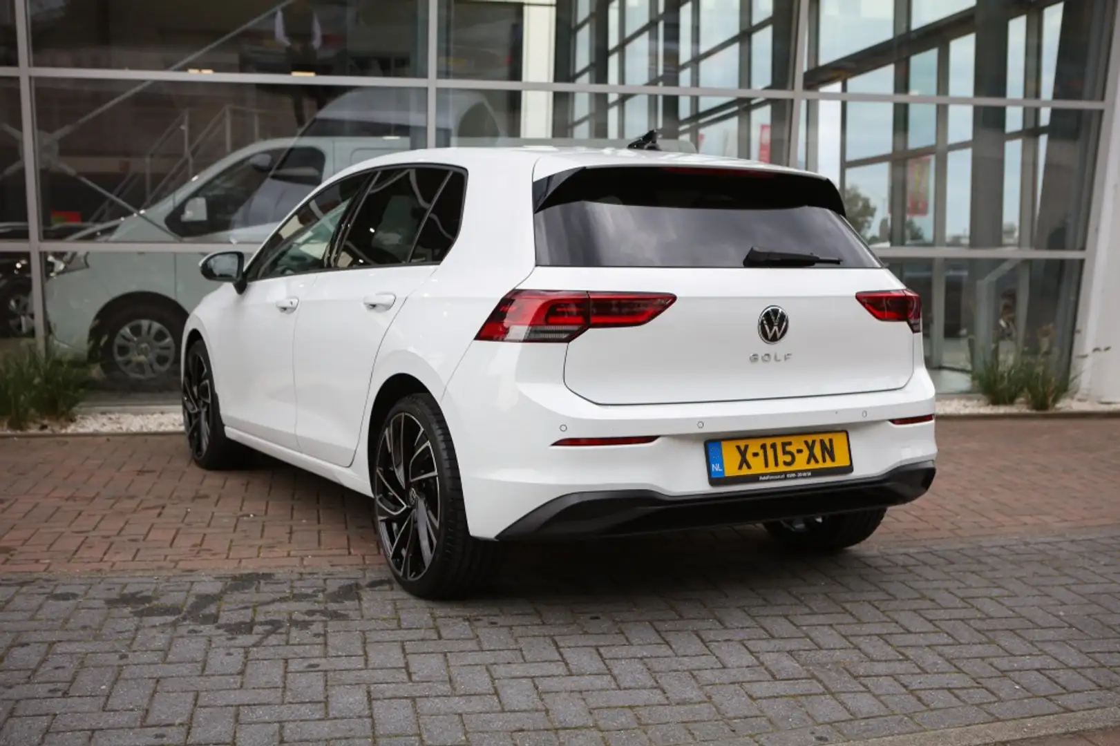 Volkswagen Golf 1.0 TSI Life Bns | Sfeerverlichting | Stoel/Stuurv Weiß - 2