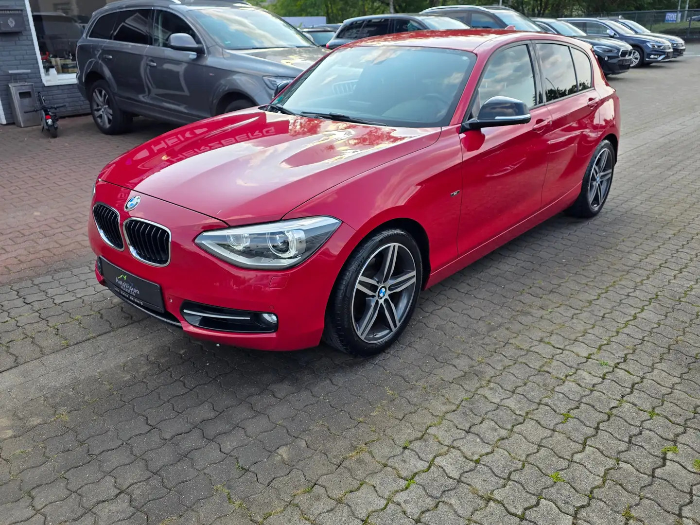 BMW 118 118 i Lim. 5-trg. M Sport Line 1 Hand Bi Xen H&K Rot - 1