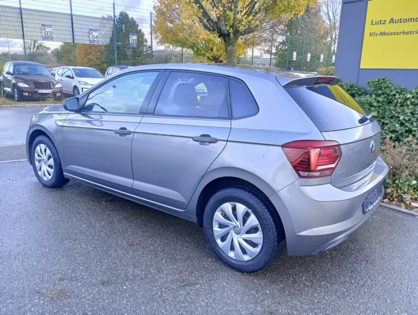 Volkswagen Polo VI Comfortline Grau - 2