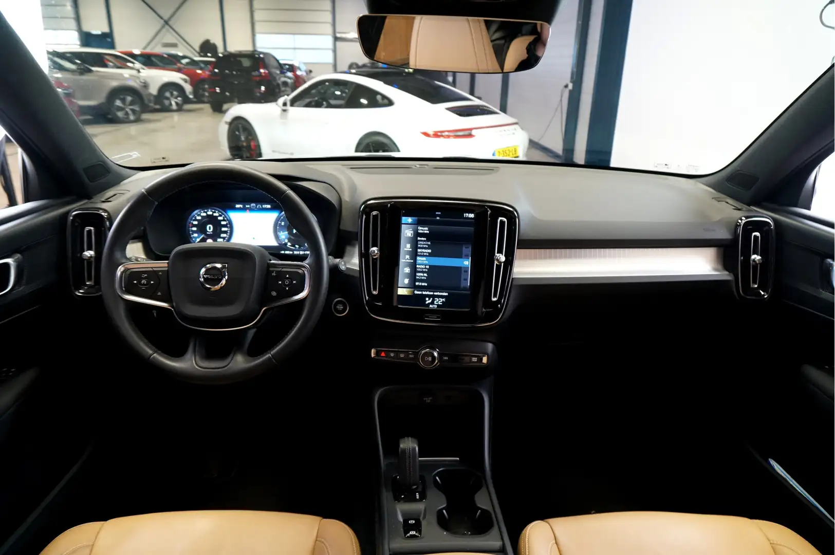 Volvo XC40 2.0 T4 140kW/190pk Aut8 Momentum Pro ADAPT.CRUISE Gris - 2
