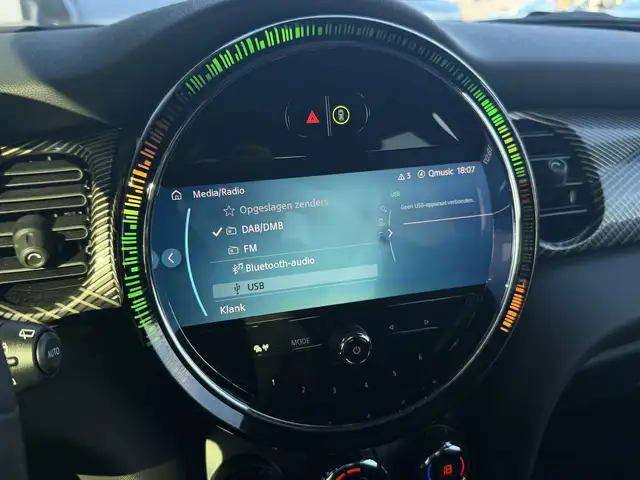 Mini Hatch view 25