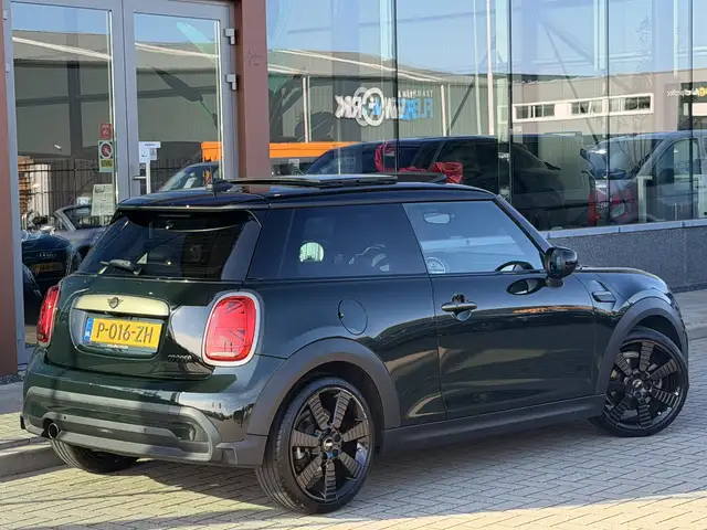 Mini Hatch view 11