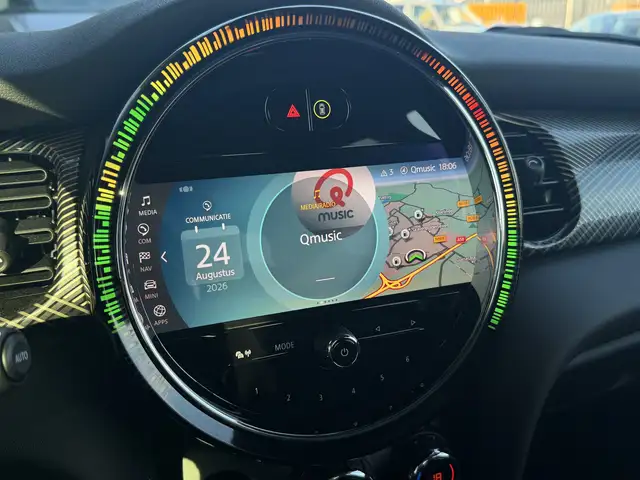 Mini Hatch view 24