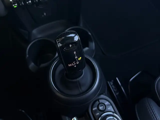 Mini Hatch view 21