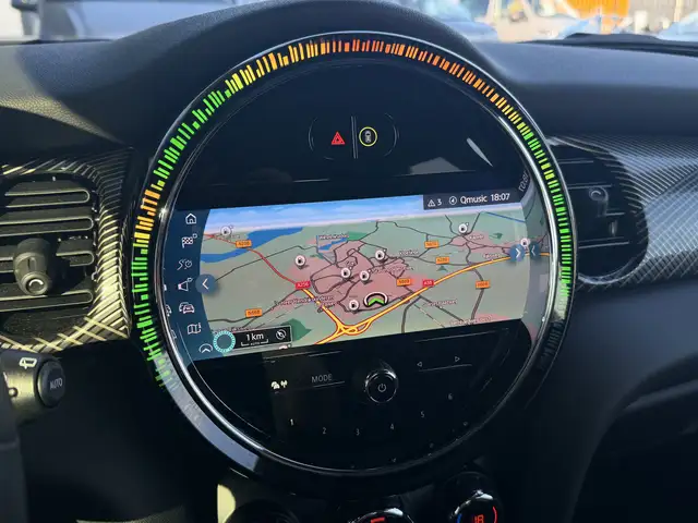Mini Hatch view 26