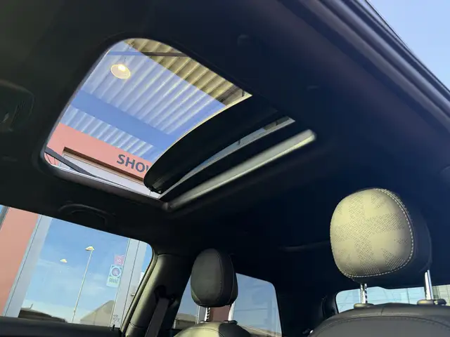 Mini Hatch view 4