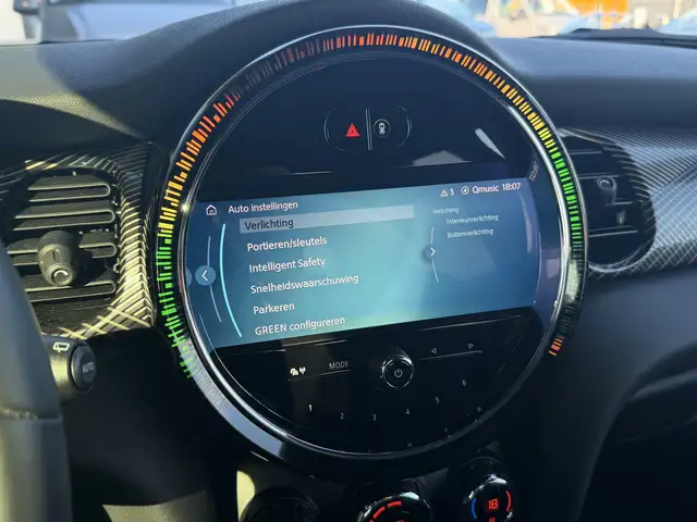 Mini Hatch view 27