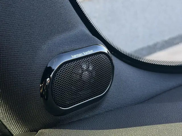 Mini Hatch view 16