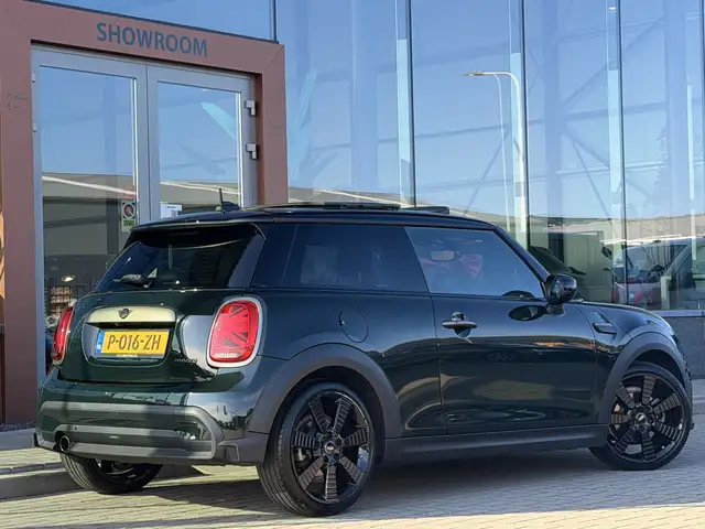 Mini Hatch view 9