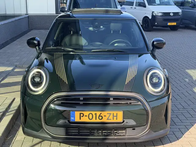 Mini Hatch view 6