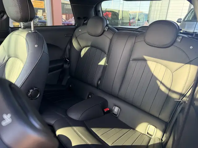 Mini Hatch view 5