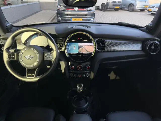 Mini Hatch view 14