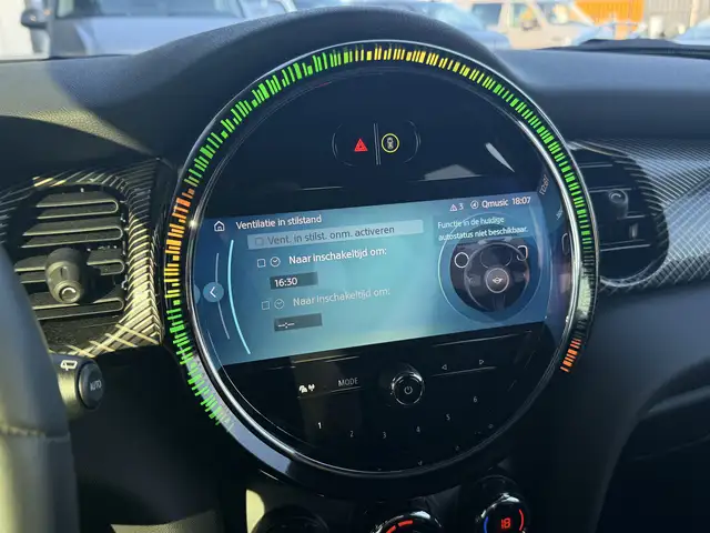 Mini Hatch view 28