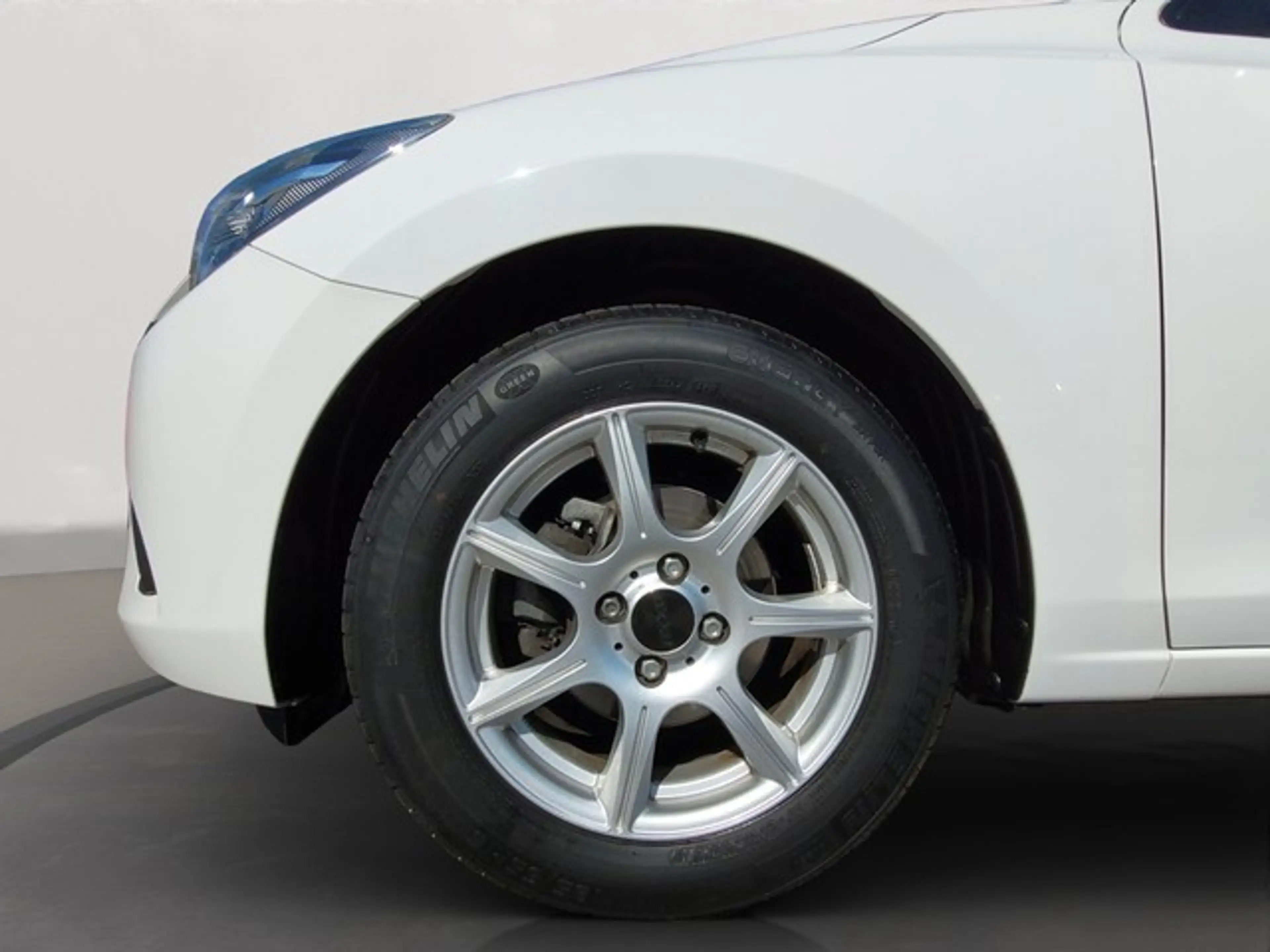 Mazda 2 Center-Line — photo 7