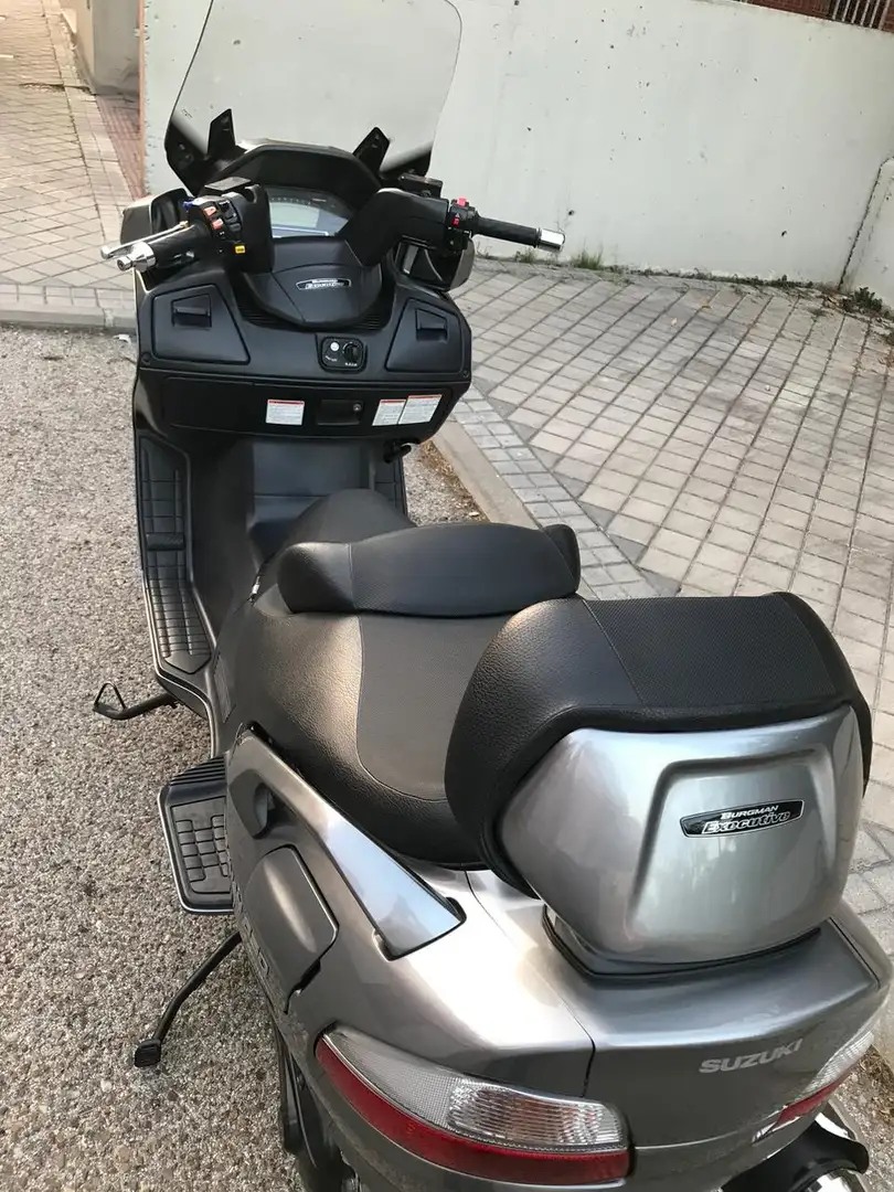 Suzuki Burgman 650 Executive Gris - 1