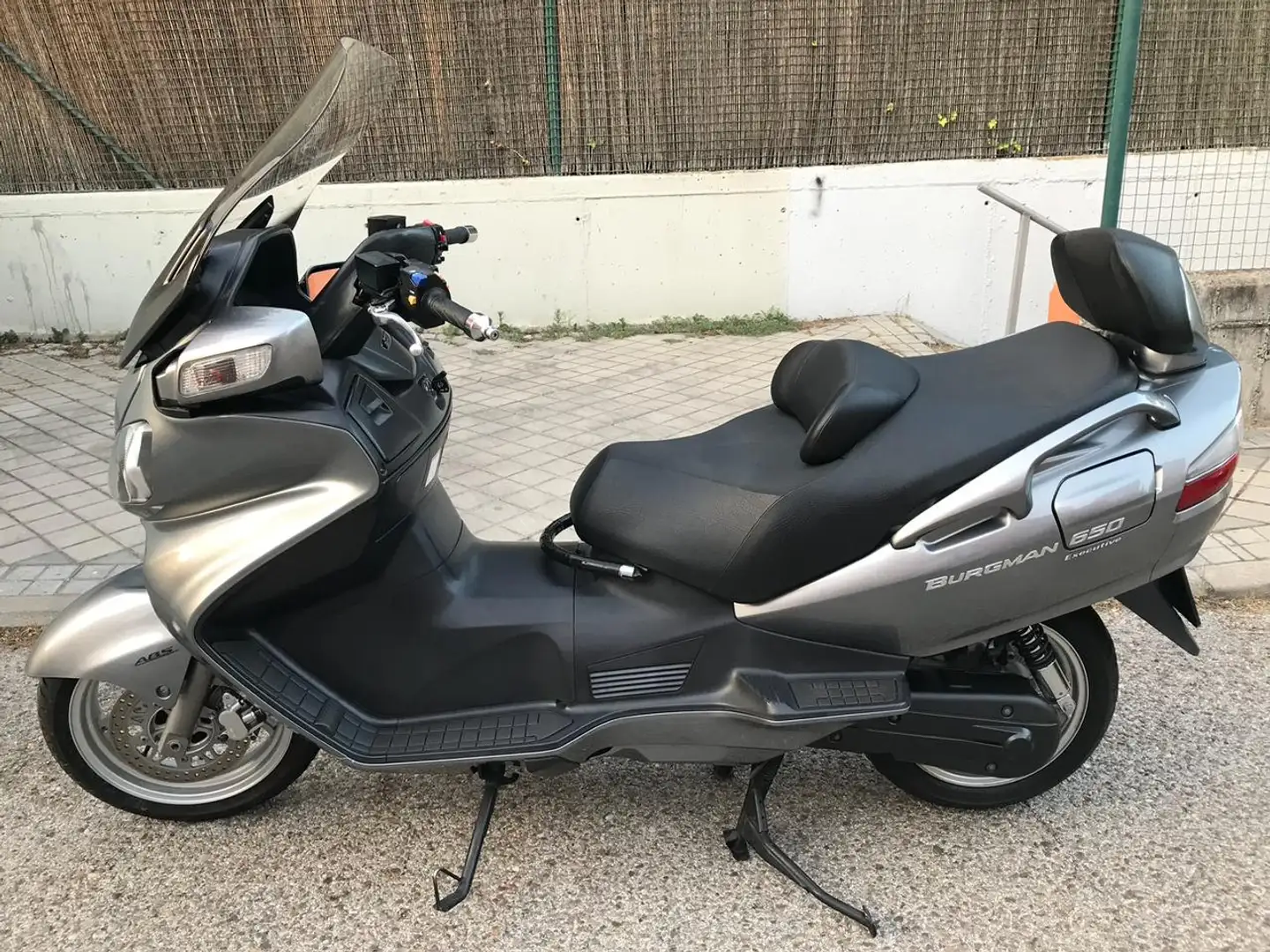 Suzuki Burgman 650 Executive Gris - 2