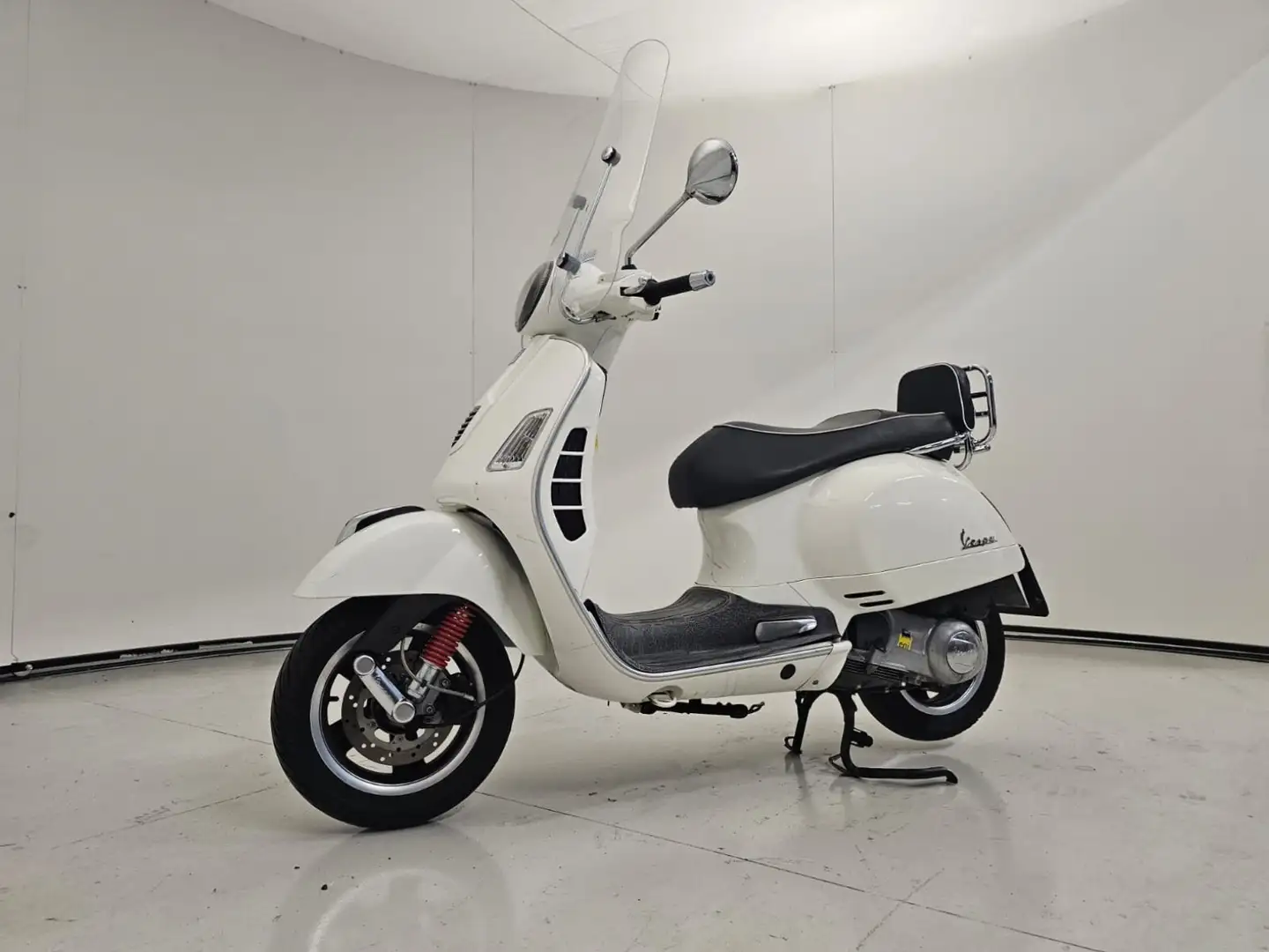 Vespa GTS 300 Super Bianco - 1