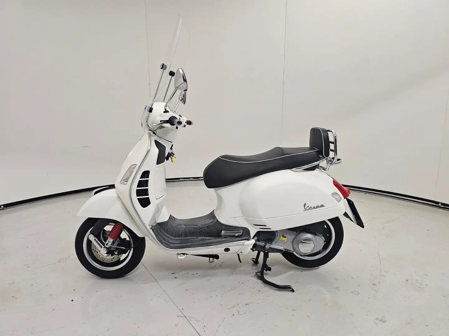 Vespa GTS 300 Super Bianco - 2