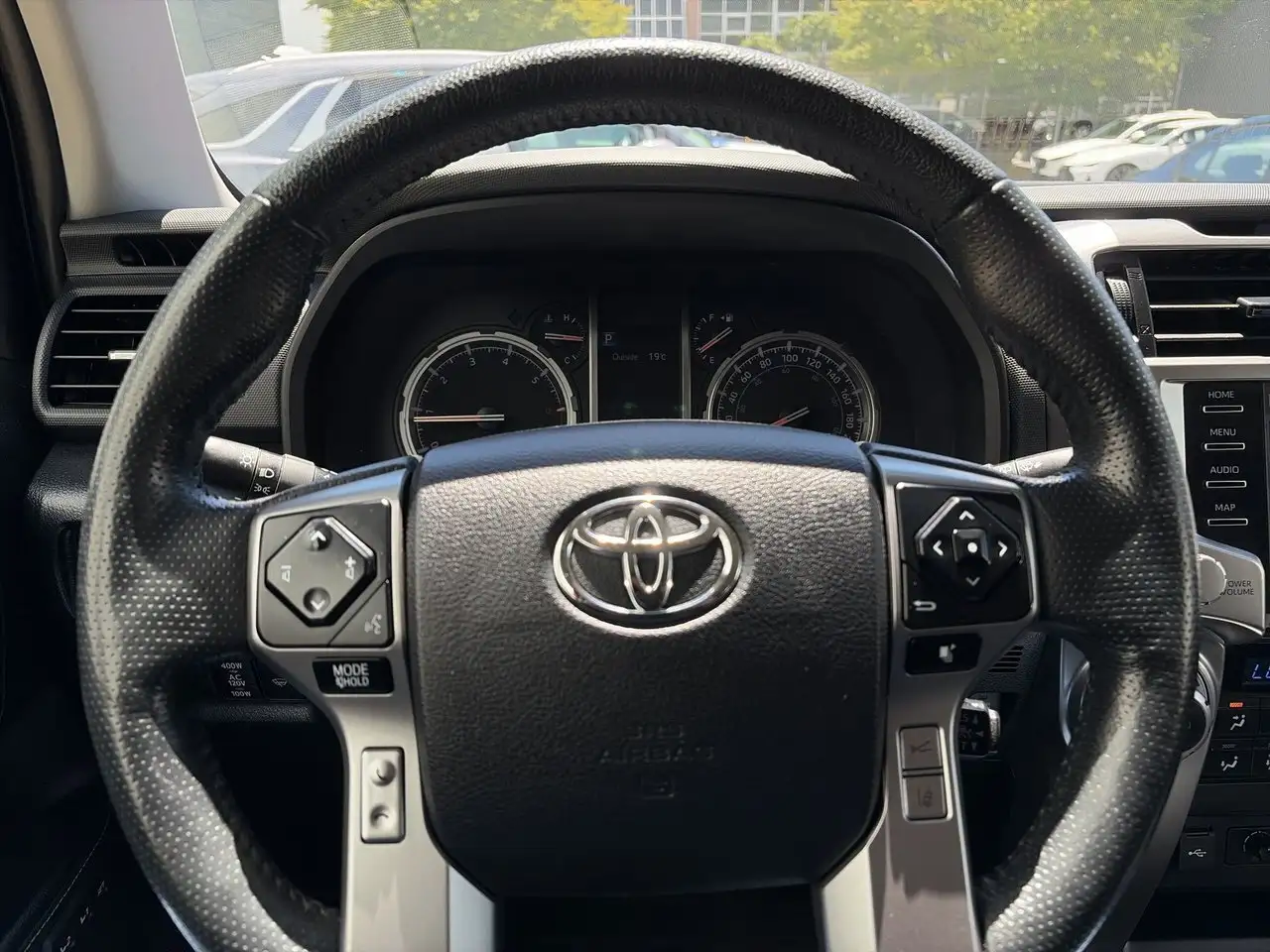 Toyota 4-Runner снимка Toyota 4-Runner
