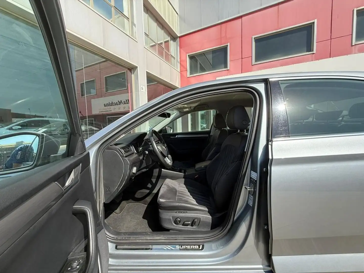 Skoda Superb 2.0TDI Style 110kW Gris - 2