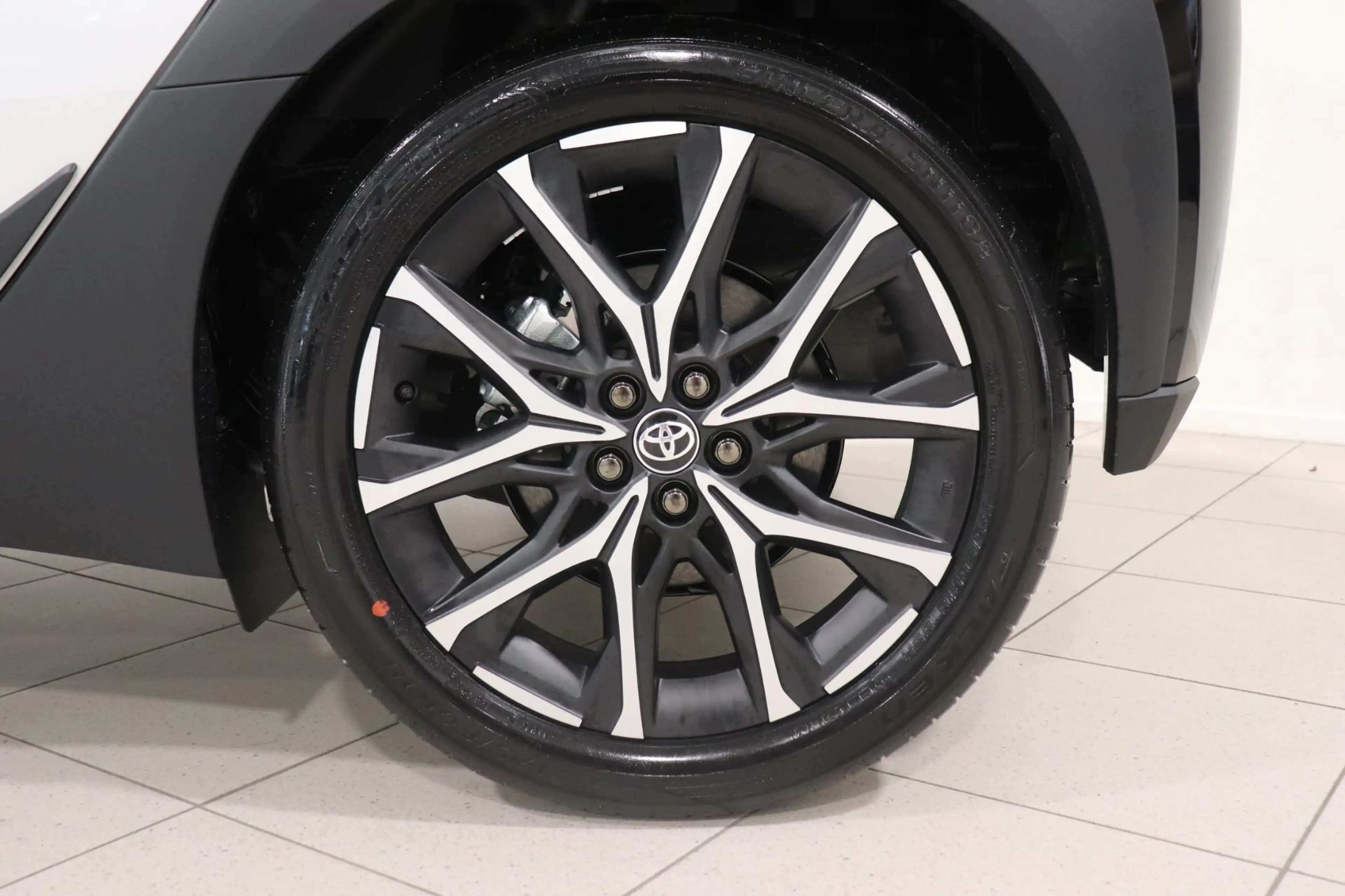 Toyota Aygo X Hybrid 115 GR Sport, Parkeersensoren, JBL, Apple C — photo 9