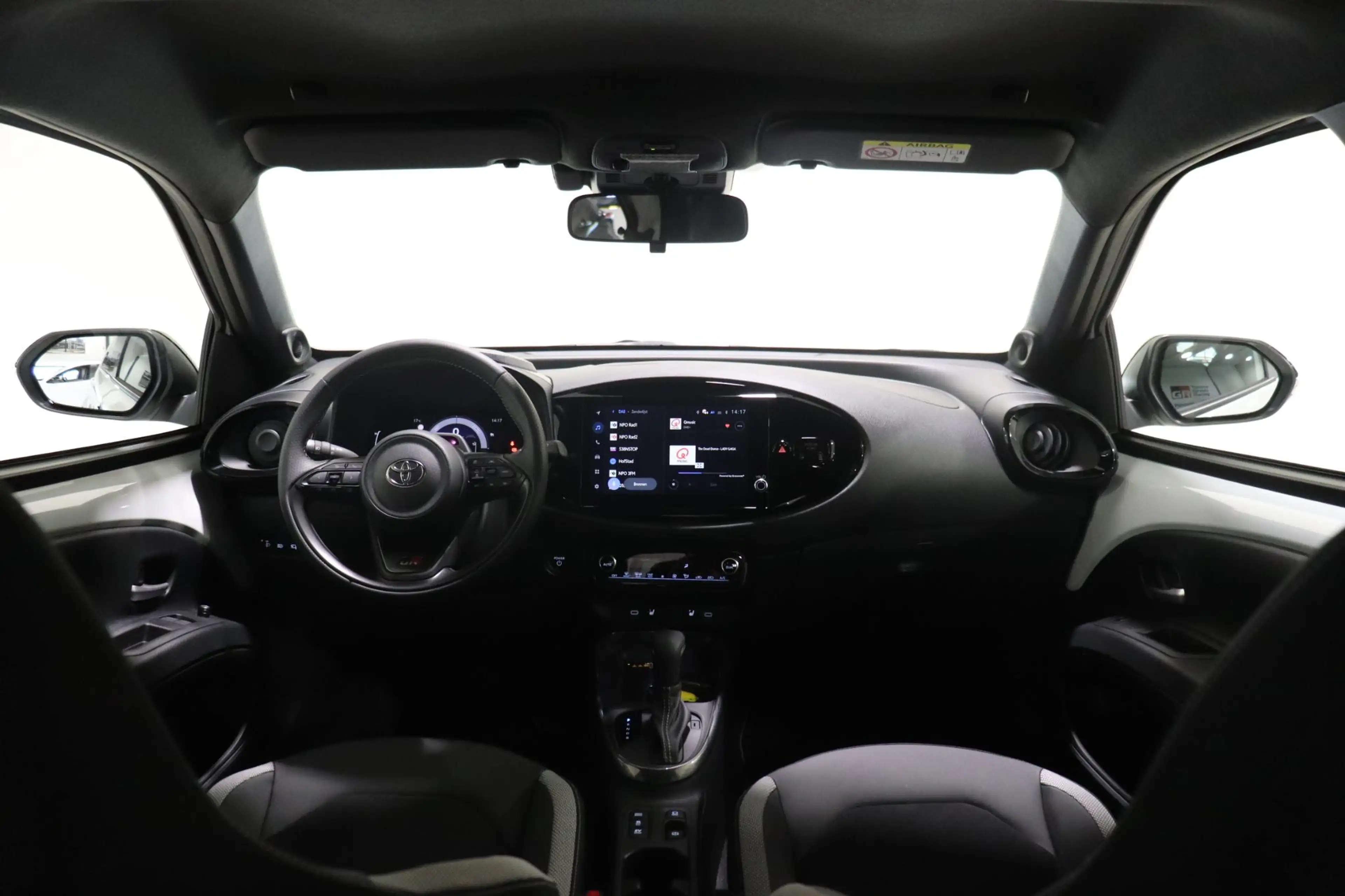 Toyota Aygo X Hybrid 115 GR Sport, Parkeersensoren, JBL, Apple C — photo 3