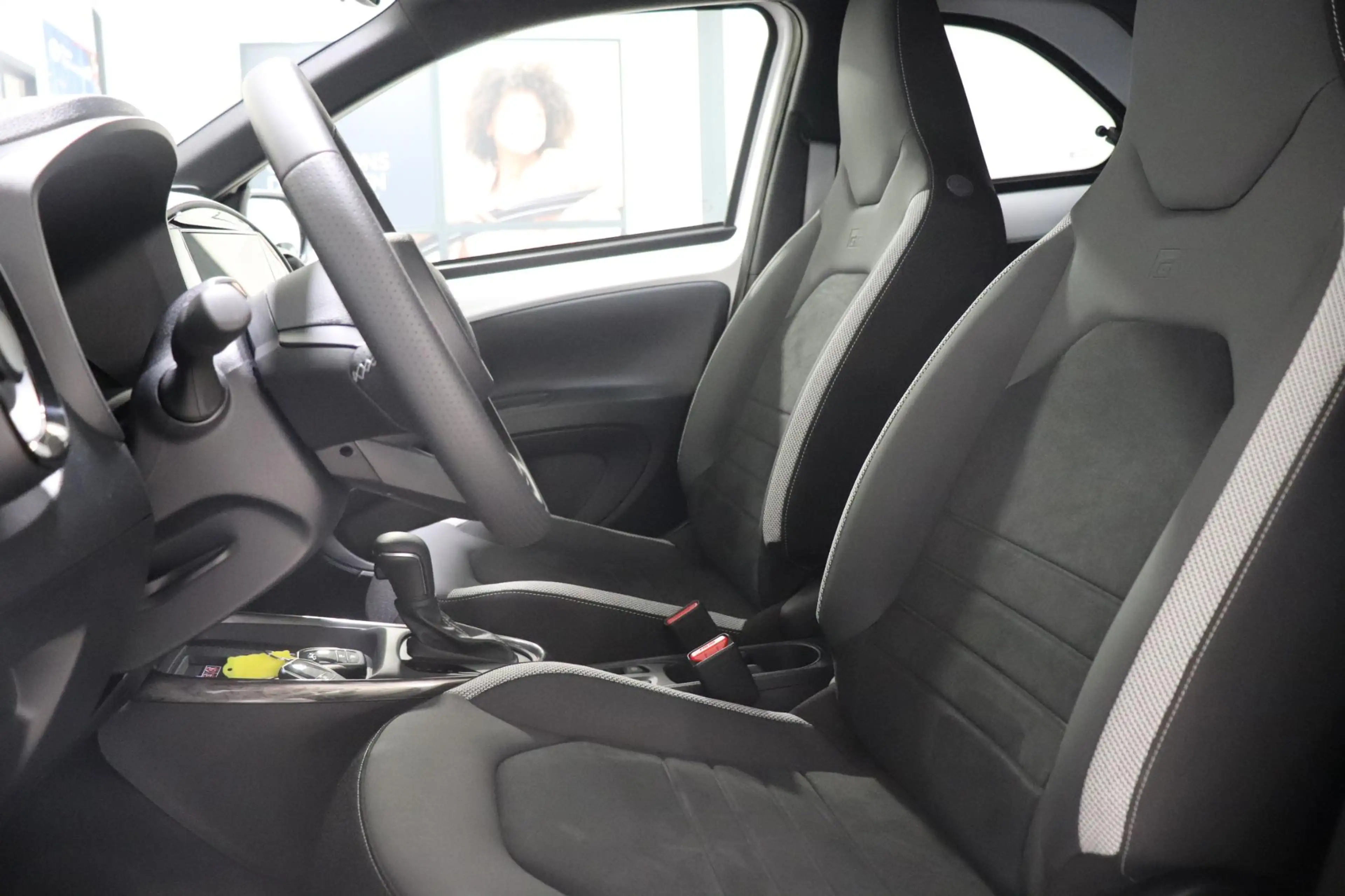 Toyota Aygo X Hybrid 115 GR Sport, Parkeersensoren, JBL, Apple C — photo 15