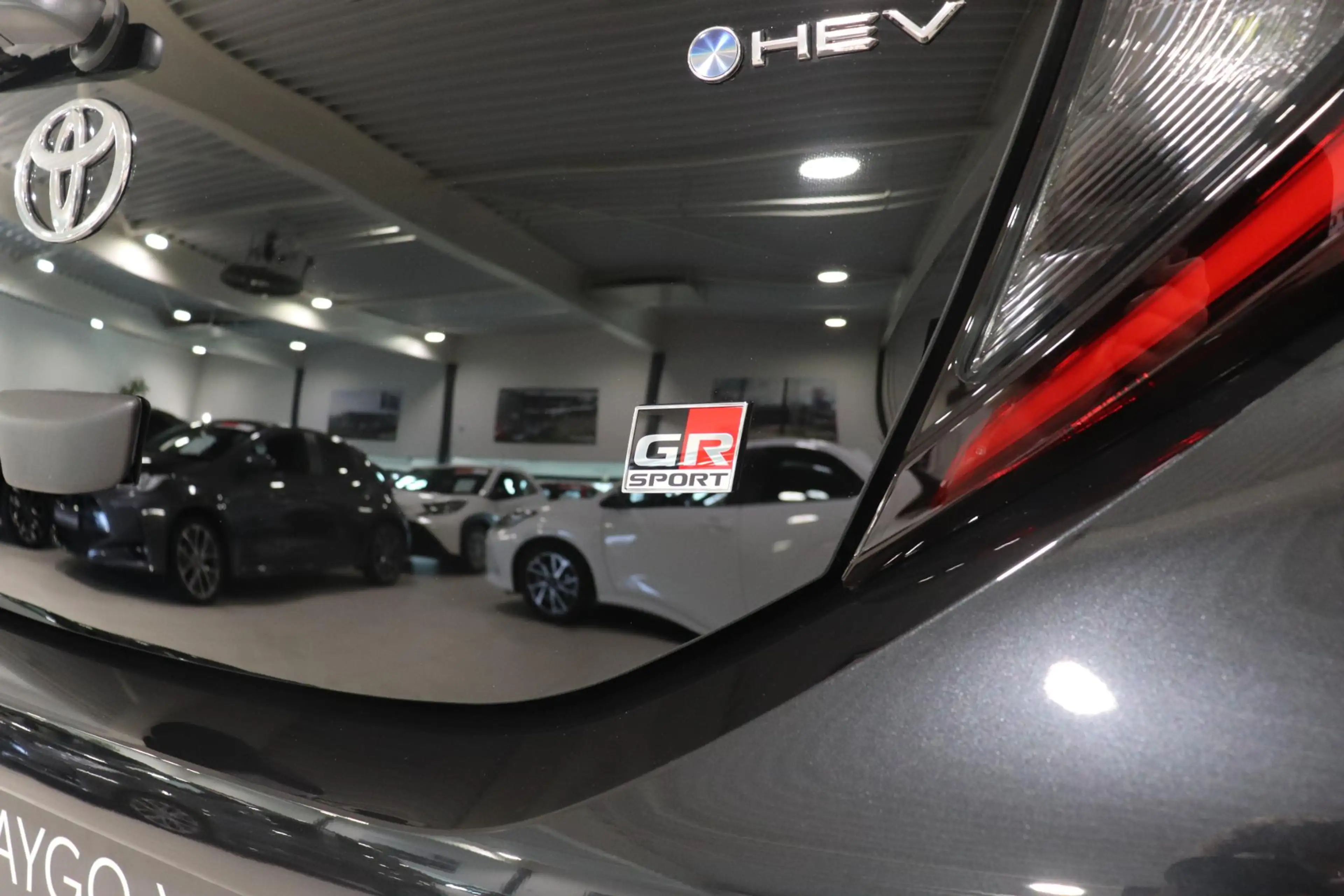 Toyota Aygo X Hybrid 115 GR Sport, Parkeersensoren, JBL, Apple C — photo 11