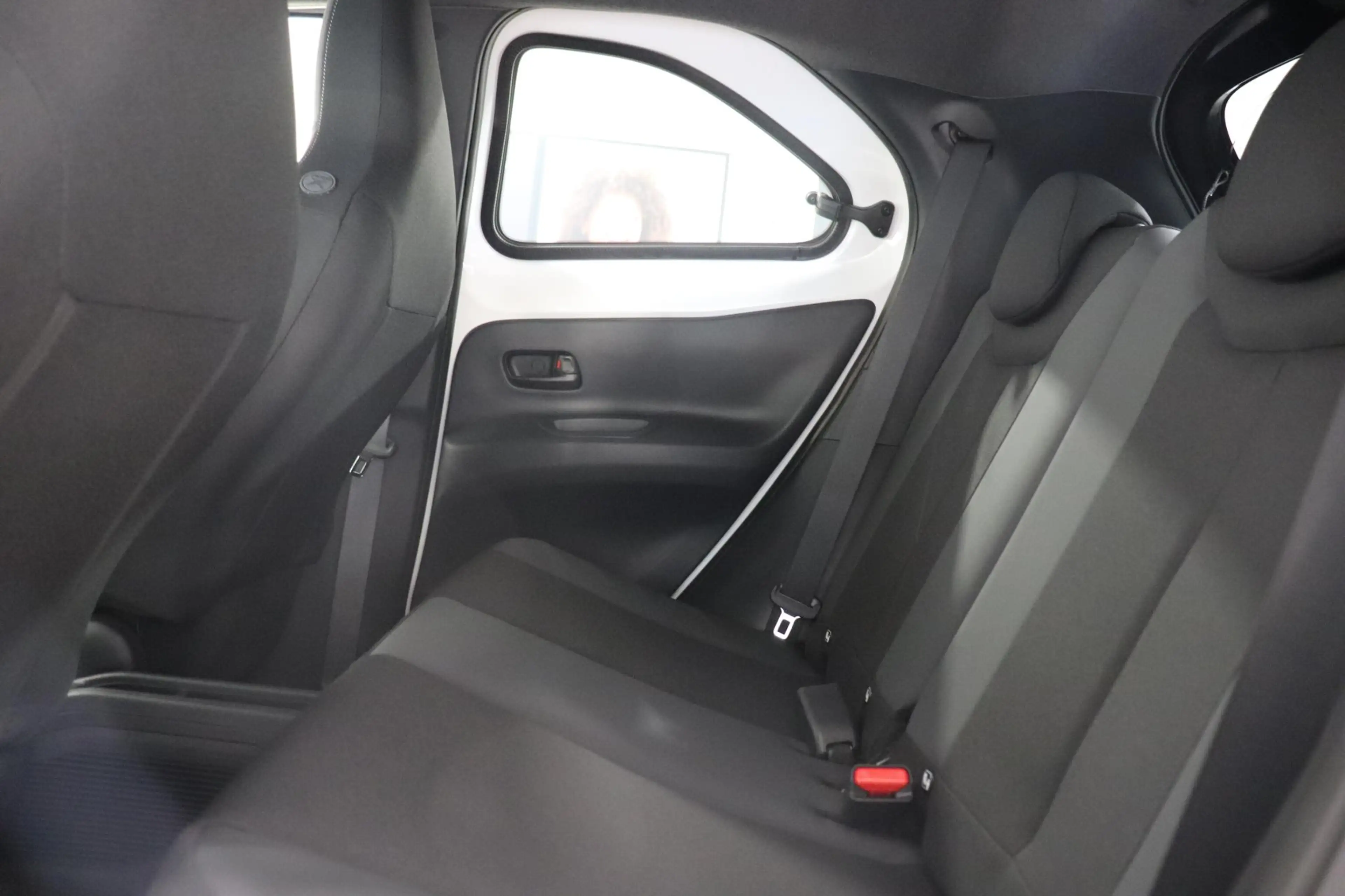 Toyota Aygo X Hybrid 115 GR Sport, Parkeersensoren, JBL, Apple C — photo 13