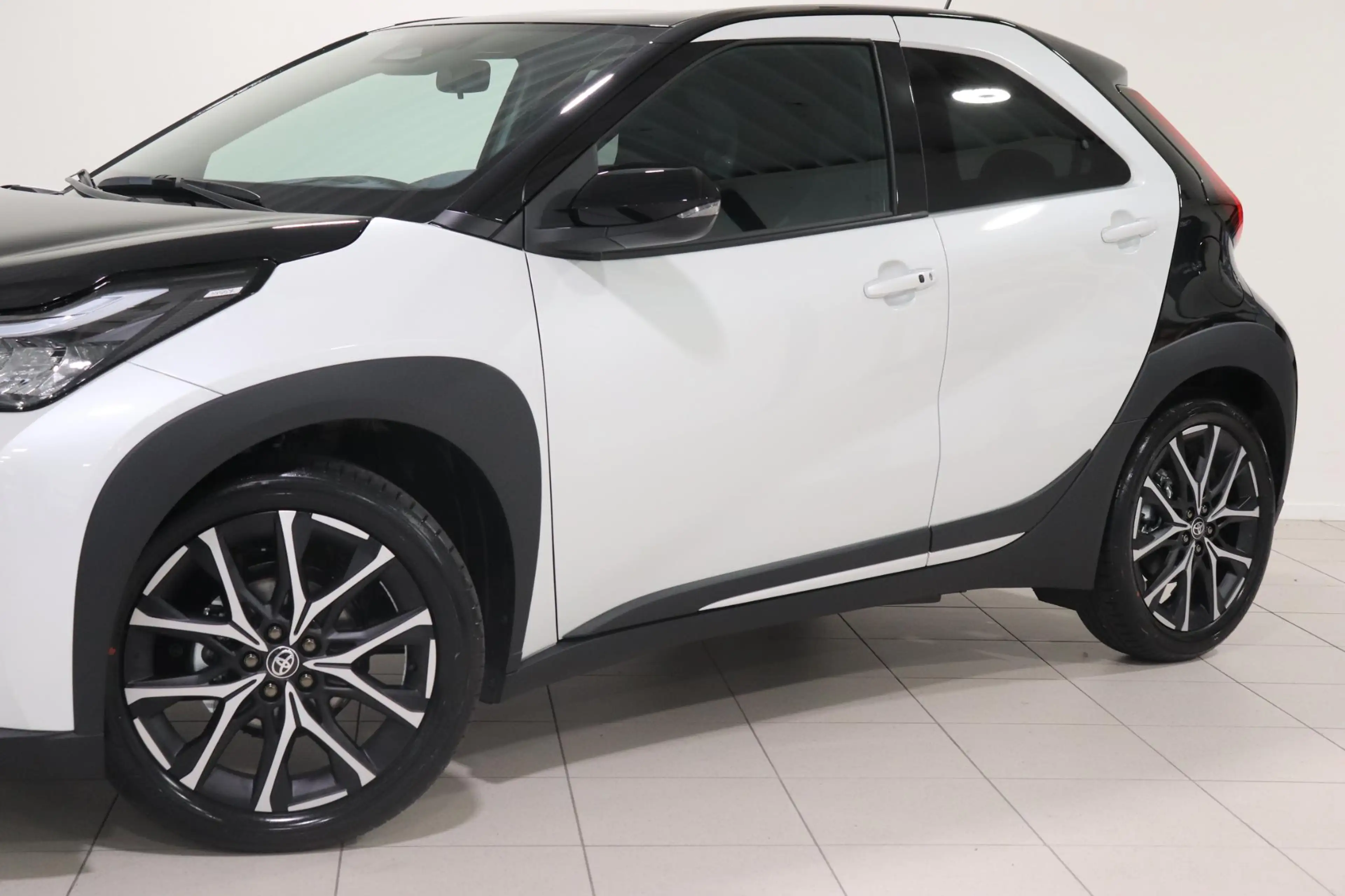 Toyota Aygo X Hybrid 115 GR Sport, Parkeersensoren, JBL, Apple C — photo 7