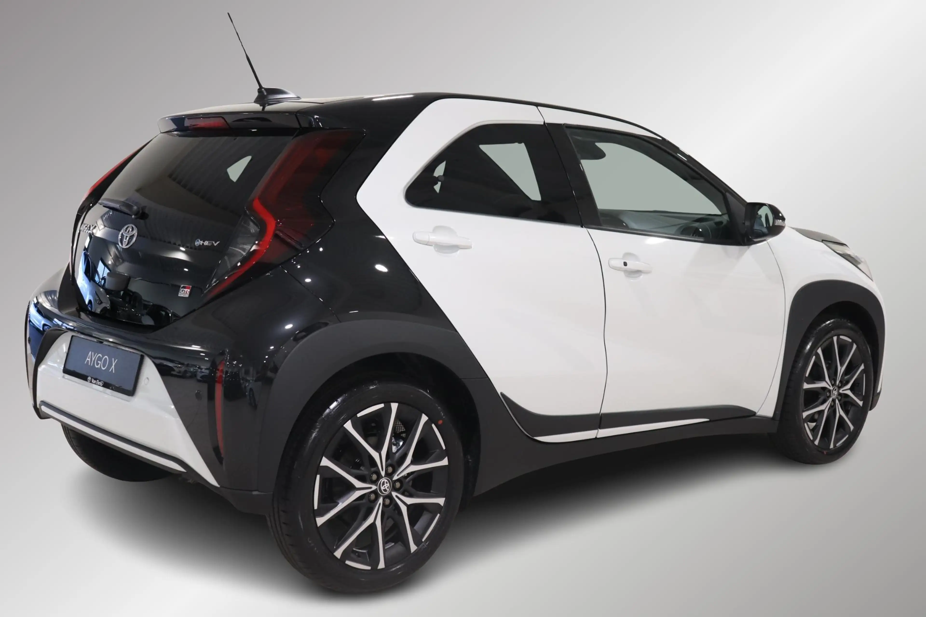 Toyota Aygo X Hybrid 115 GR Sport, Parkeersensoren, JBL, Apple C — photo 2