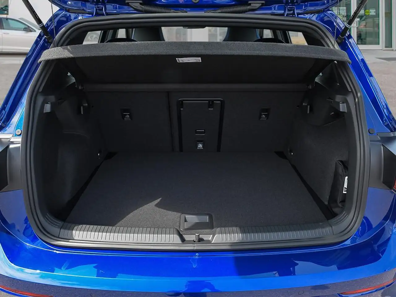 Volkswagen Golf R снимка Volkswagen Golf R