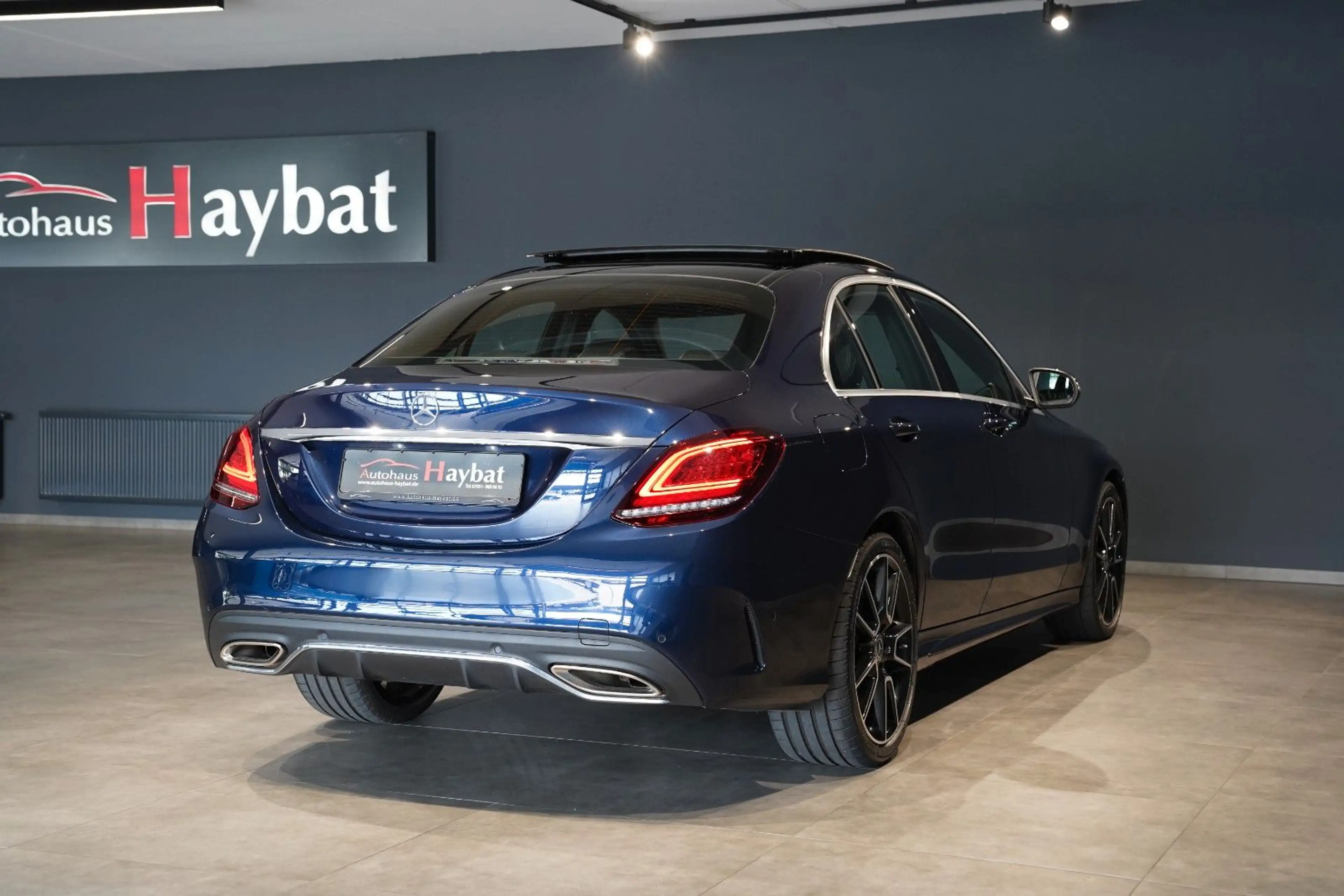 Mercedes-Benz C 400 4Mat AMG Comand-MBeam-Pano-RFK-Burm-Distr — photo 7