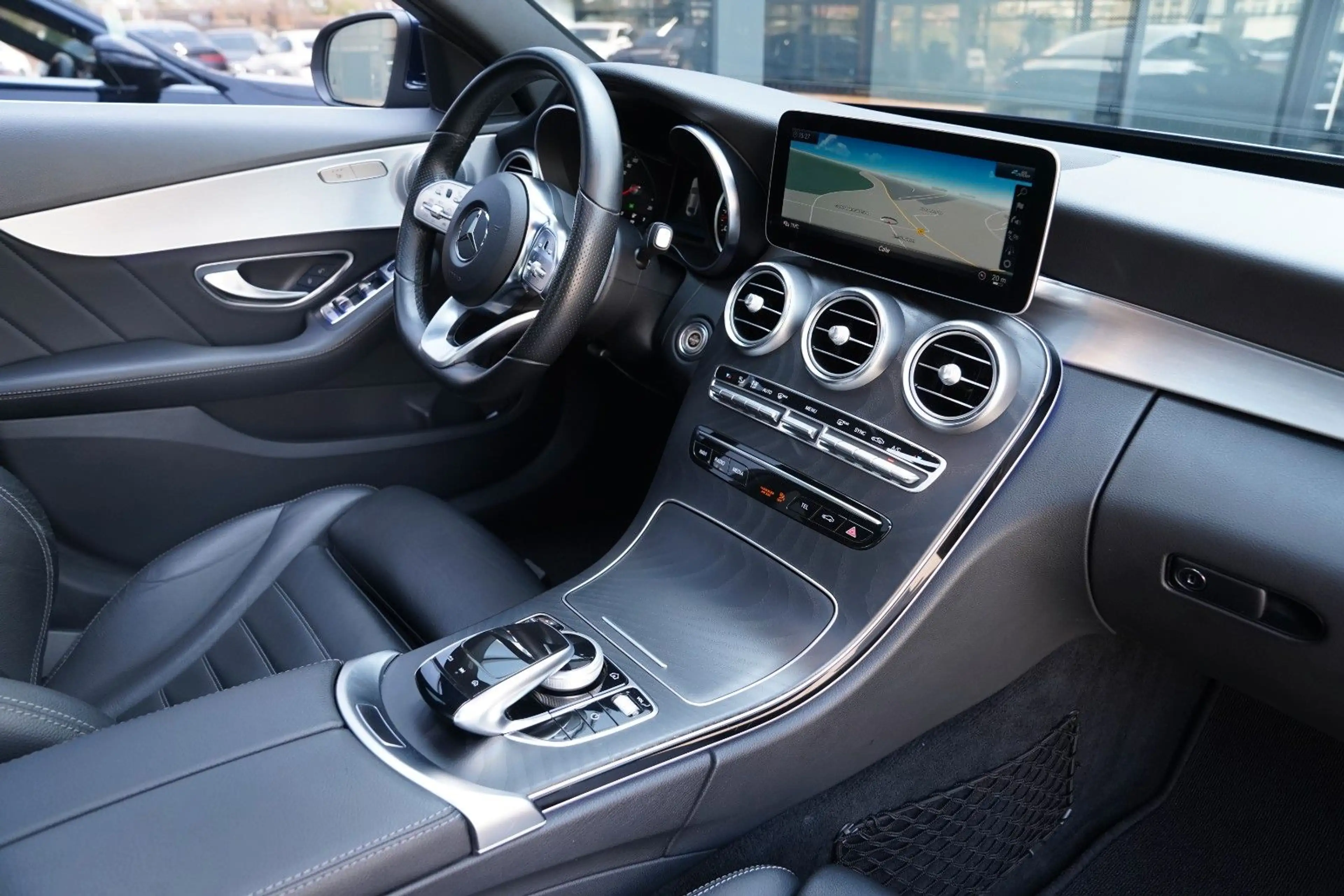 Mercedes-Benz C 400 4Mat AMG Comand-MBeam-Pano-RFK-Burm-Distr — photo 13