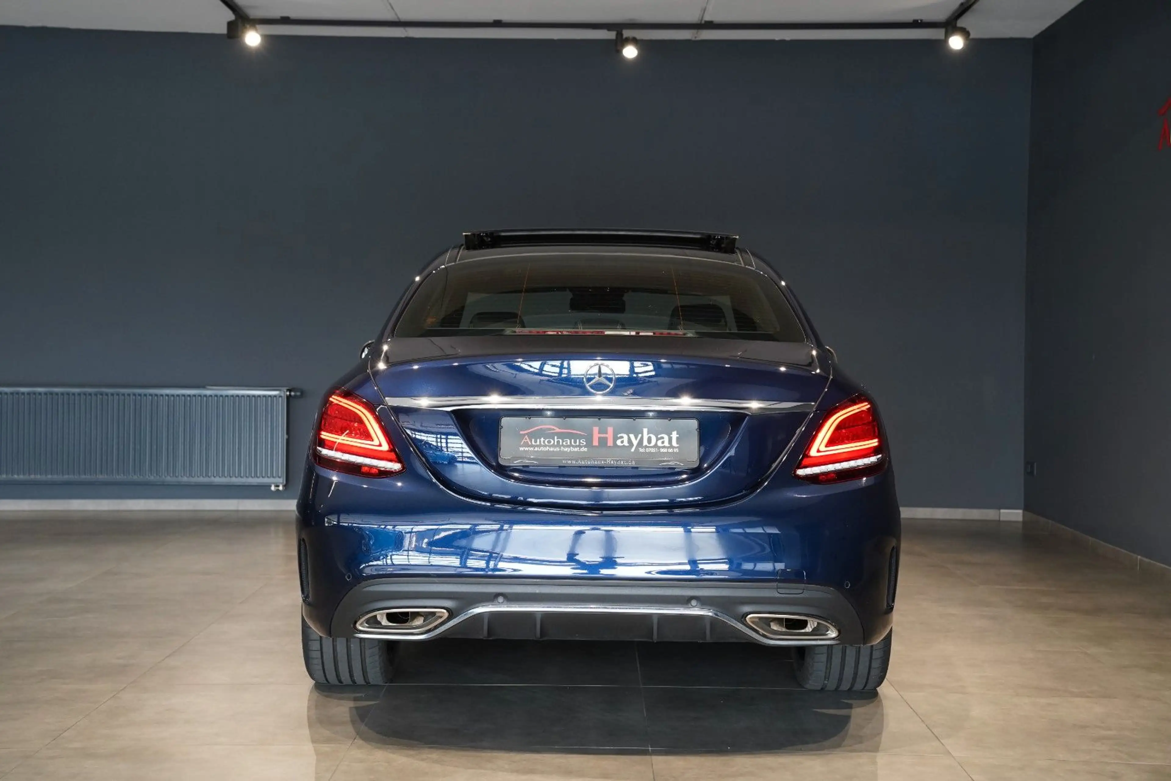 Mercedes-Benz C 400 4Mat AMG Comand-MBeam-Pano-RFK-Burm-Distr — photo 6