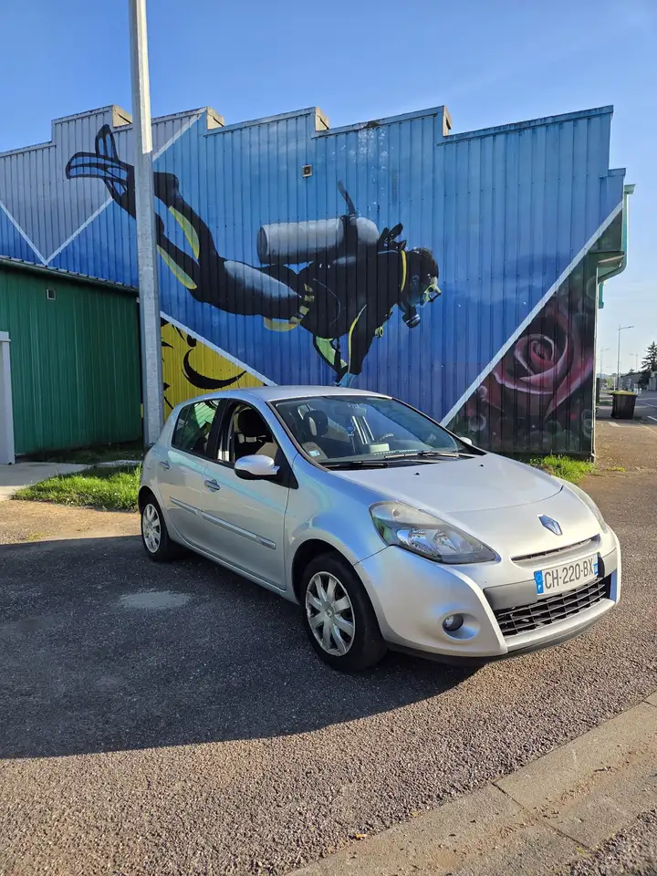 Renault Clio III 1.2 16V 75 eco2 TomTom Live