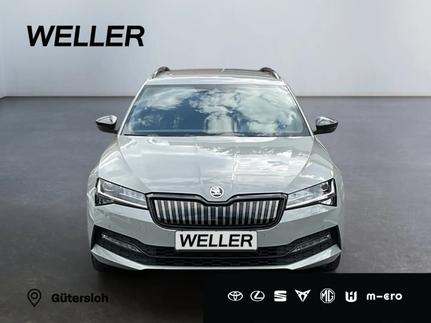 Skoda Superb Combi 1.4 TSI iV DSG Sportline *Matrix*CAM* Grijs - 2
