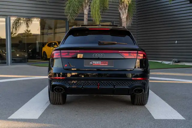 Audi RS Q8 view 5