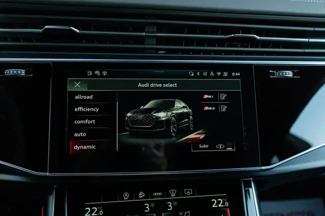 Audi RS Q8 view 12