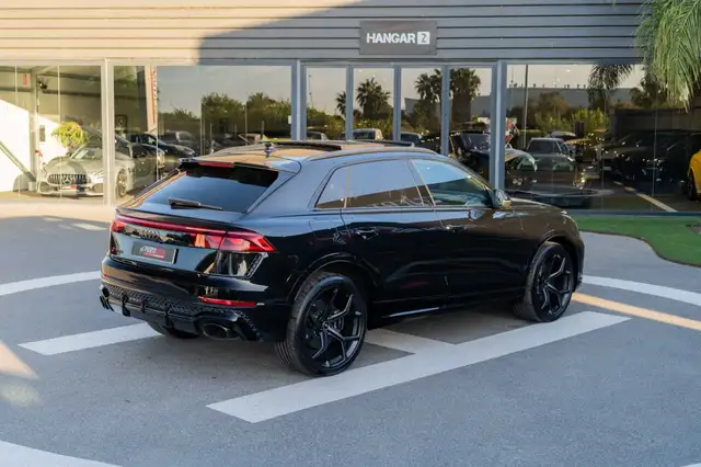 Audi RS Q8 view 6