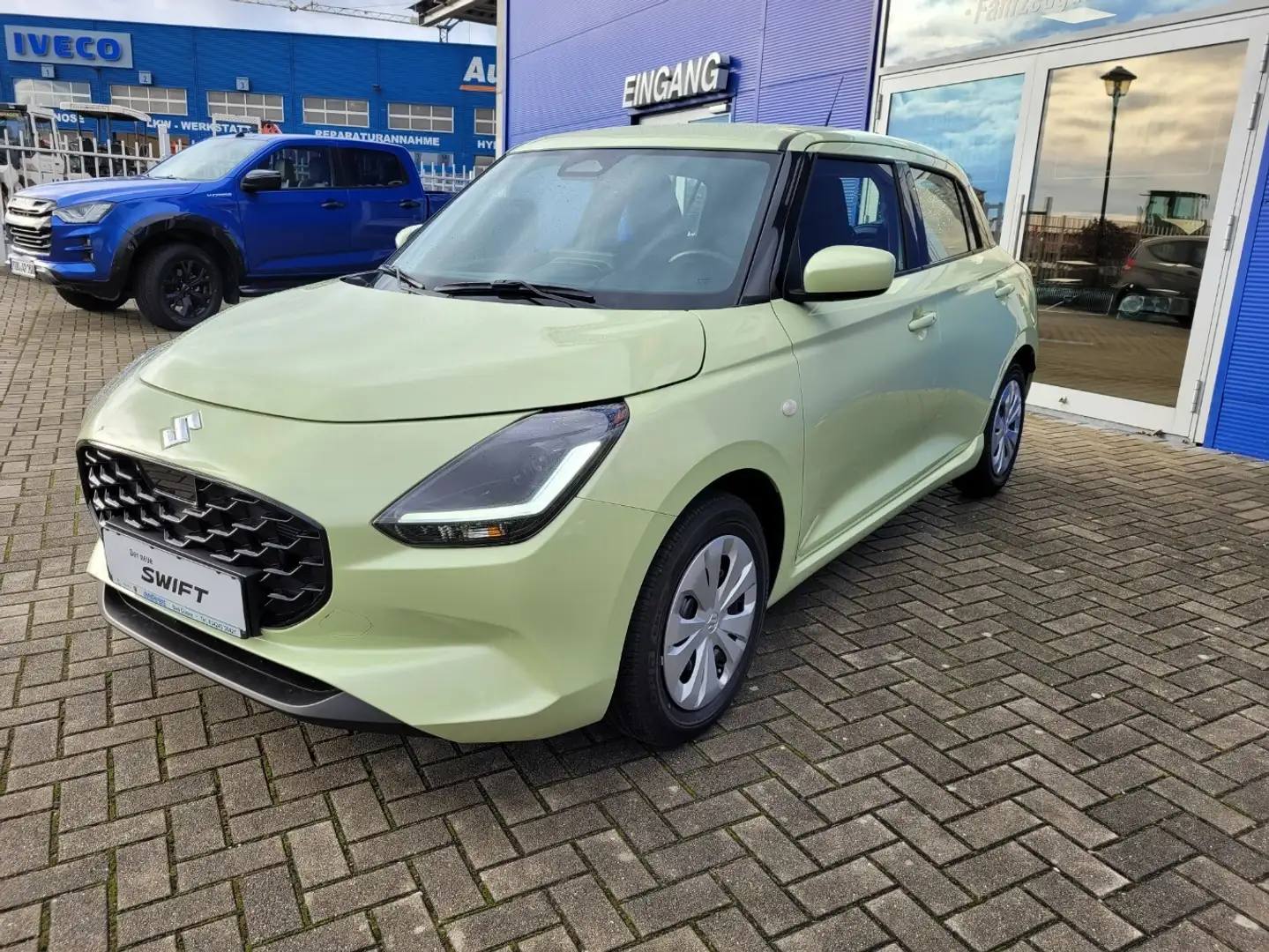 Suzuki Swift 1.2 Club Hybrid Gelb - 2
