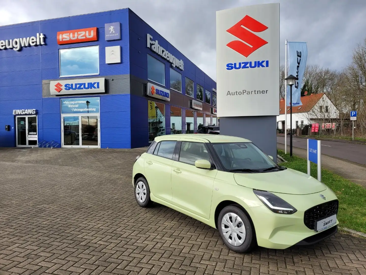 Suzuki Swift 1.2 Club Hybrid Gelb - 1