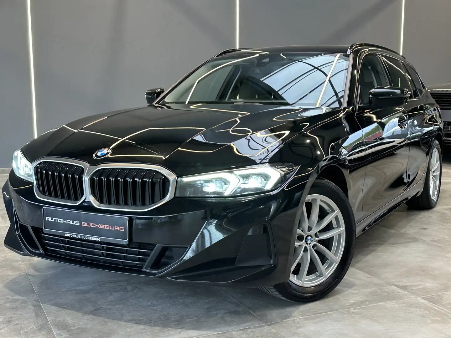 BMW 318 d Kombi Sportsitze Neues Model G21N Schwarz - 1