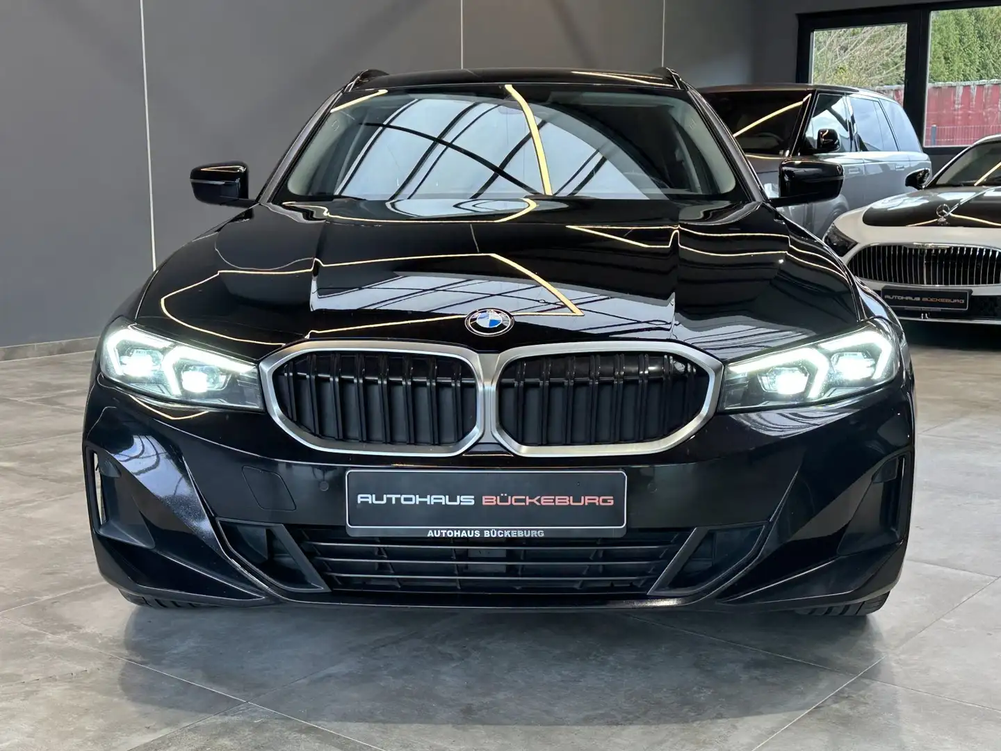 BMW 318 d Kombi Sportsitze Neues Model G21N Schwarz - 2