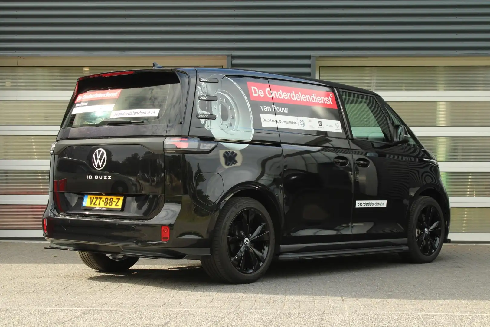Volkswagen ID. Buzz Cargo 204pk 77 kWh | Multimedia Navigatiepakket | Stoele Zwart - 2