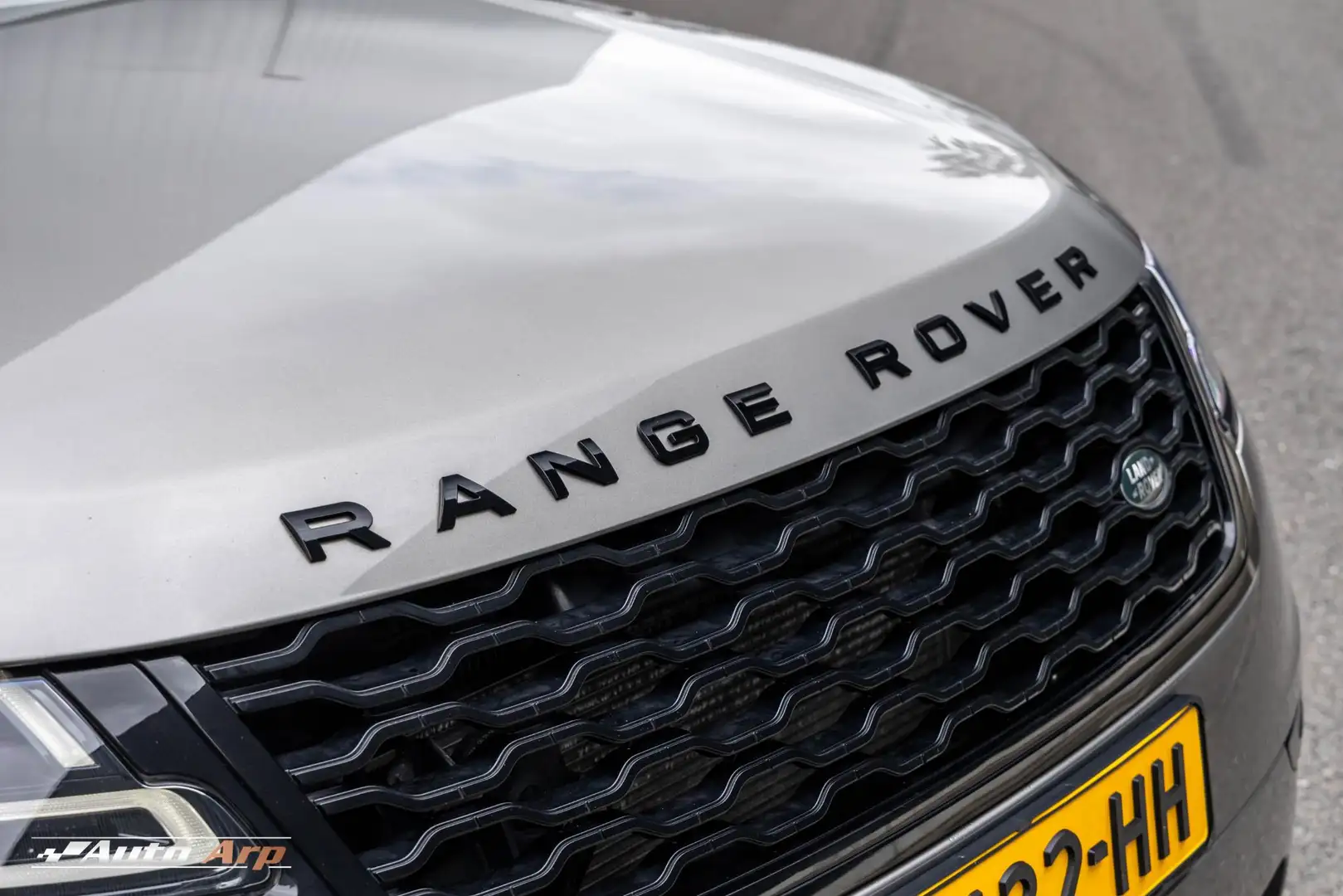 Land Rover Range Rover Velar 2.0 P300 Turbo AWD R-Dynamic HSE Grijs - 2